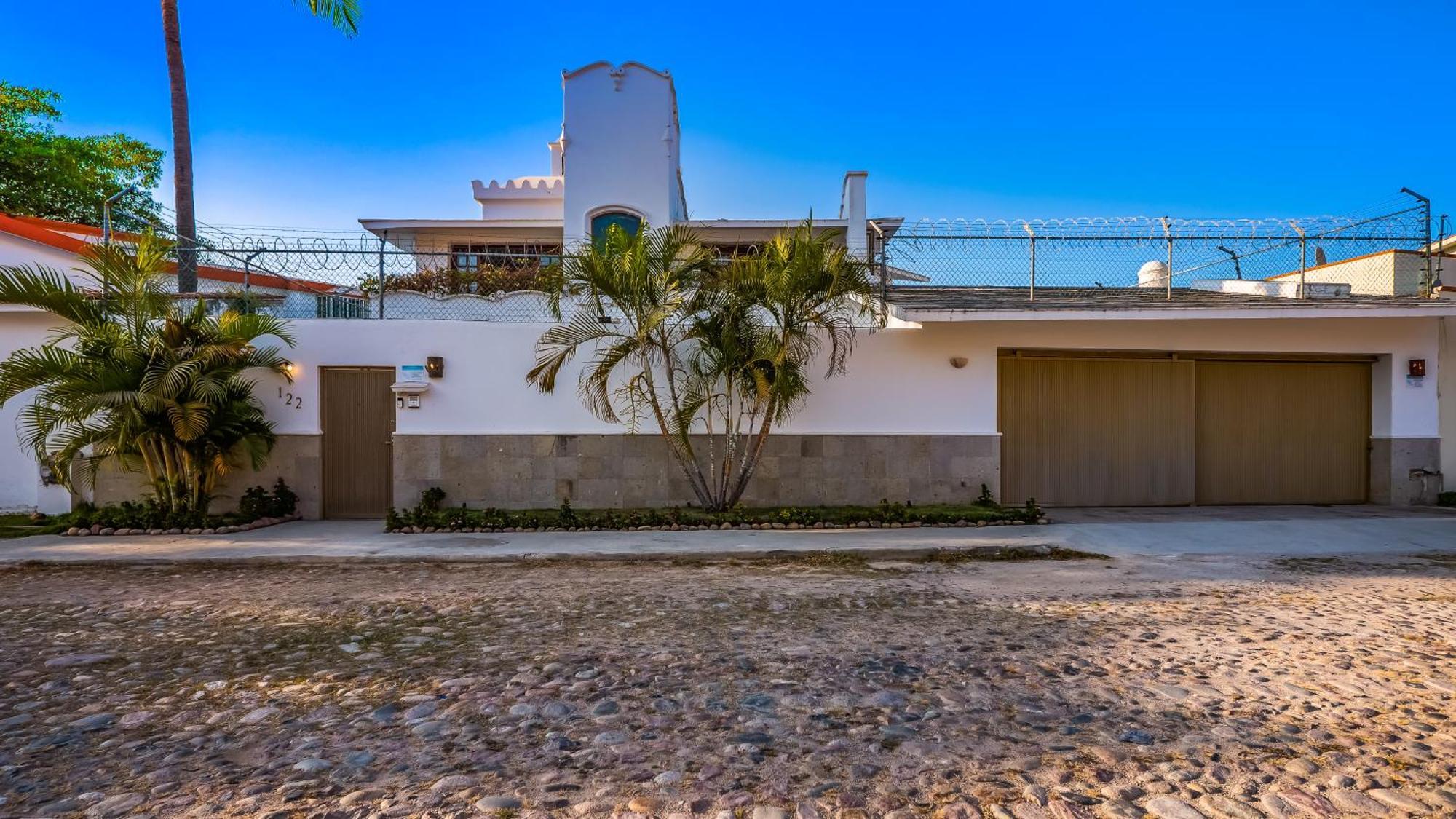 Casa Luana: Luxury Oasis Designer With Pool And Garden